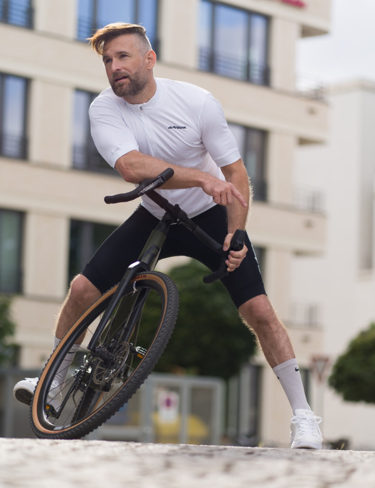 airtracks-air-tech-ii-maillot-v-lo-homme-blanc-manches-courtes-2 image 2